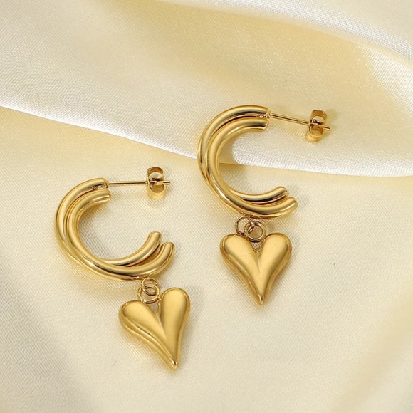 💛Gold plated heart stud earrings - Picture 4 of 5